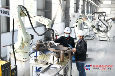 柳工“黑科技”| 智拓公司奏响智能制造“战役”交响曲